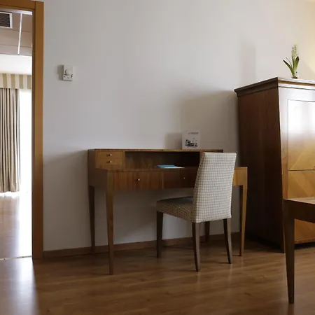 Avenida 4* Almería